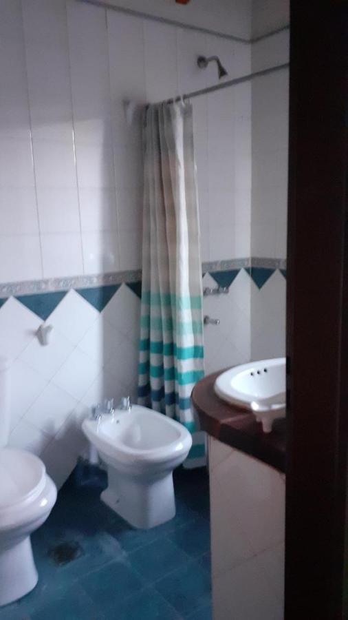 Casa Confortable - Parque Central - Estacionamiento, Patio, 3 Banos, 5 Habitaciones - La Cieneguita 外观 照片