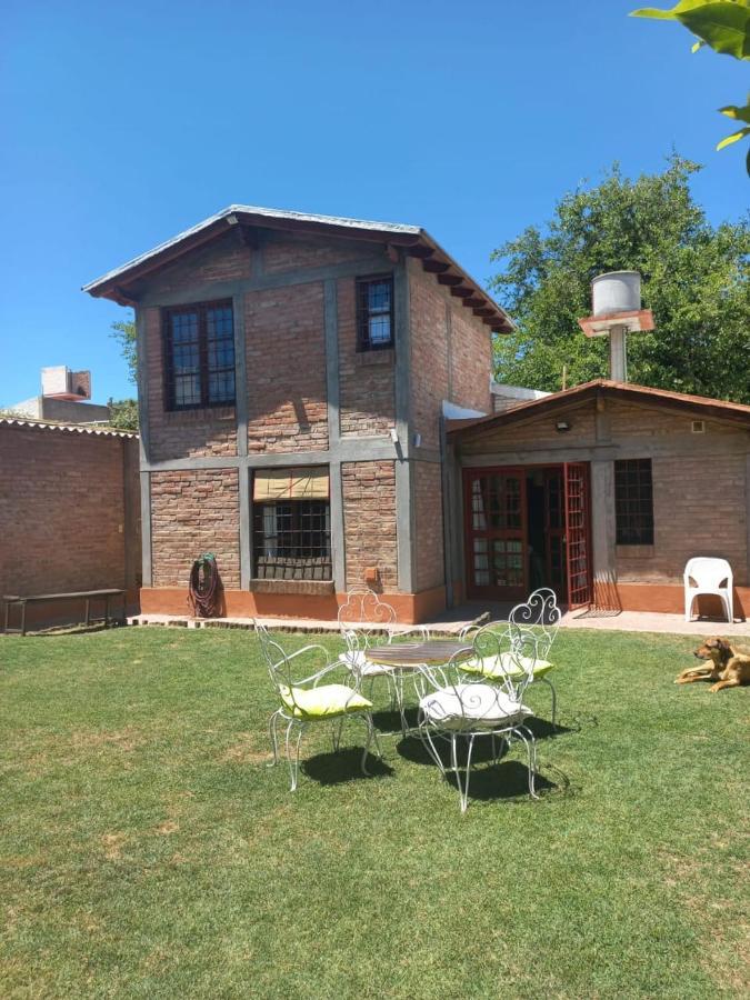Casa Confortable - Parque Central - Estacionamiento, Patio, 3 Banos, 5 Habitaciones - La Cieneguita 外观 照片
