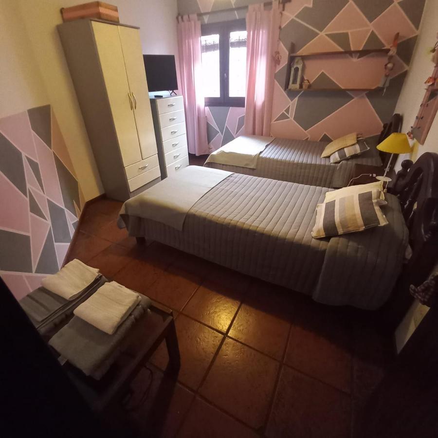 Casa Confortable - Parque Central - Estacionamiento, Patio, 3 Banos, 5 Habitaciones - La Cieneguita 外观 照片