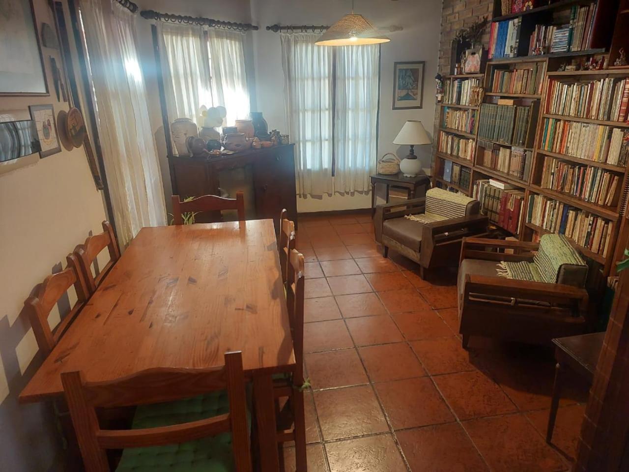Casa Confortable - Parque Central - Estacionamiento, Patio, 3 Banos, 5 Habitaciones - La Cieneguita 外观 照片