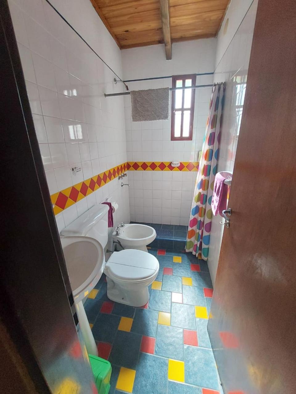 Casa Confortable - Parque Central - Estacionamiento, Patio, 3 Banos, 5 Habitaciones - La Cieneguita 外观 照片
